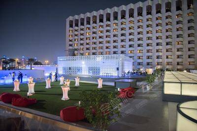 Radisson Blu Hotel, Dubai Deira CreekBLU2O Pool Deck